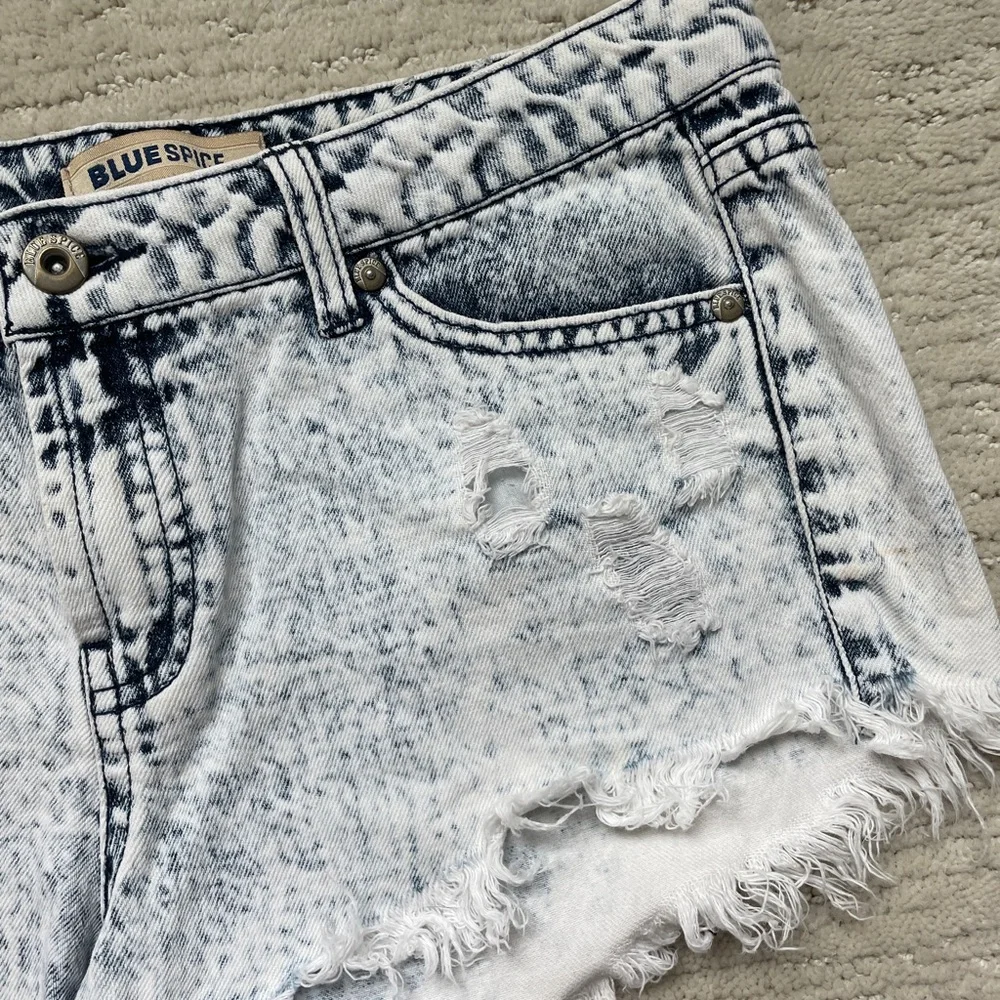 Blue Spice Acid Wash Distressed Denim Shorts Frayed Raw Hem Festival | Size 9 - Picture 10 of 15
